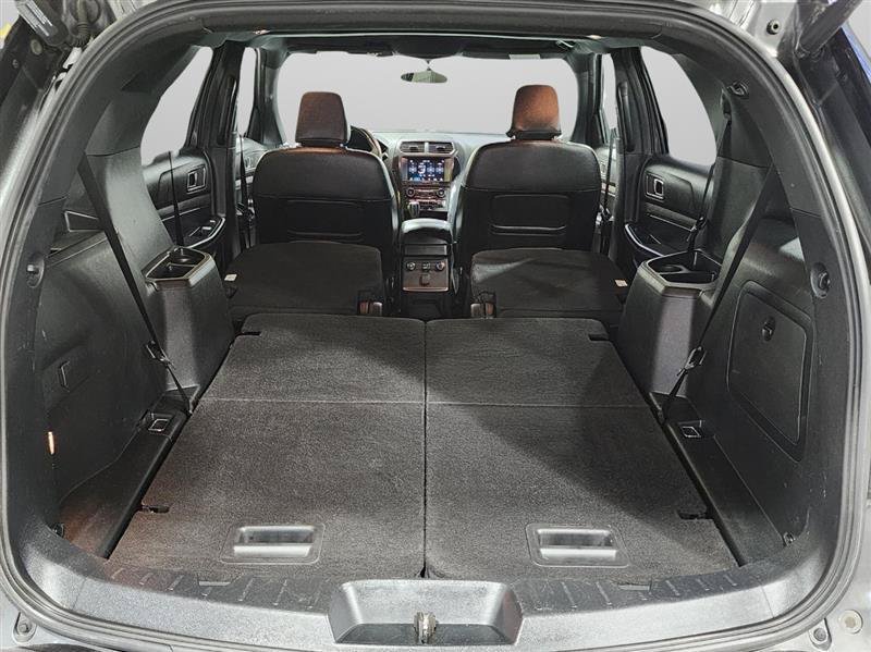 Used 2018 Ford Explorer XLT w/ Equipment Group 202A AWD/4WD image 39