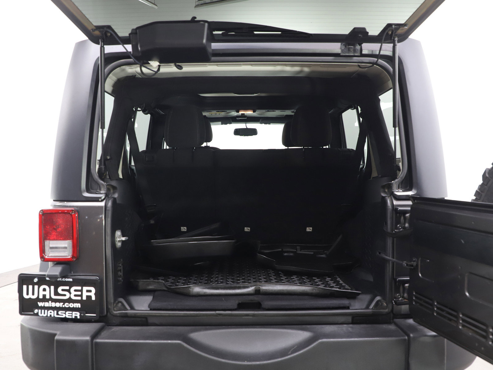 Used 2016 Jeep Wrangler Unlimited Rubicon w/ Connectivity Group image 16