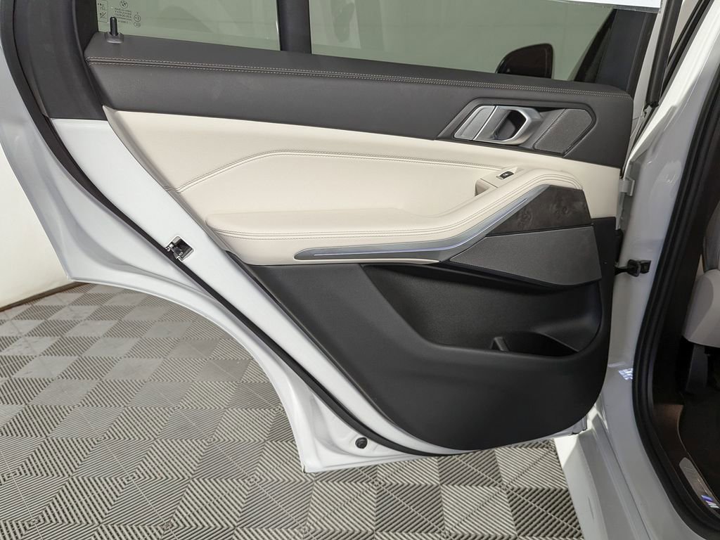 Certified 2024 BMW X5 xDrive40i w/ M Sport Package image 47