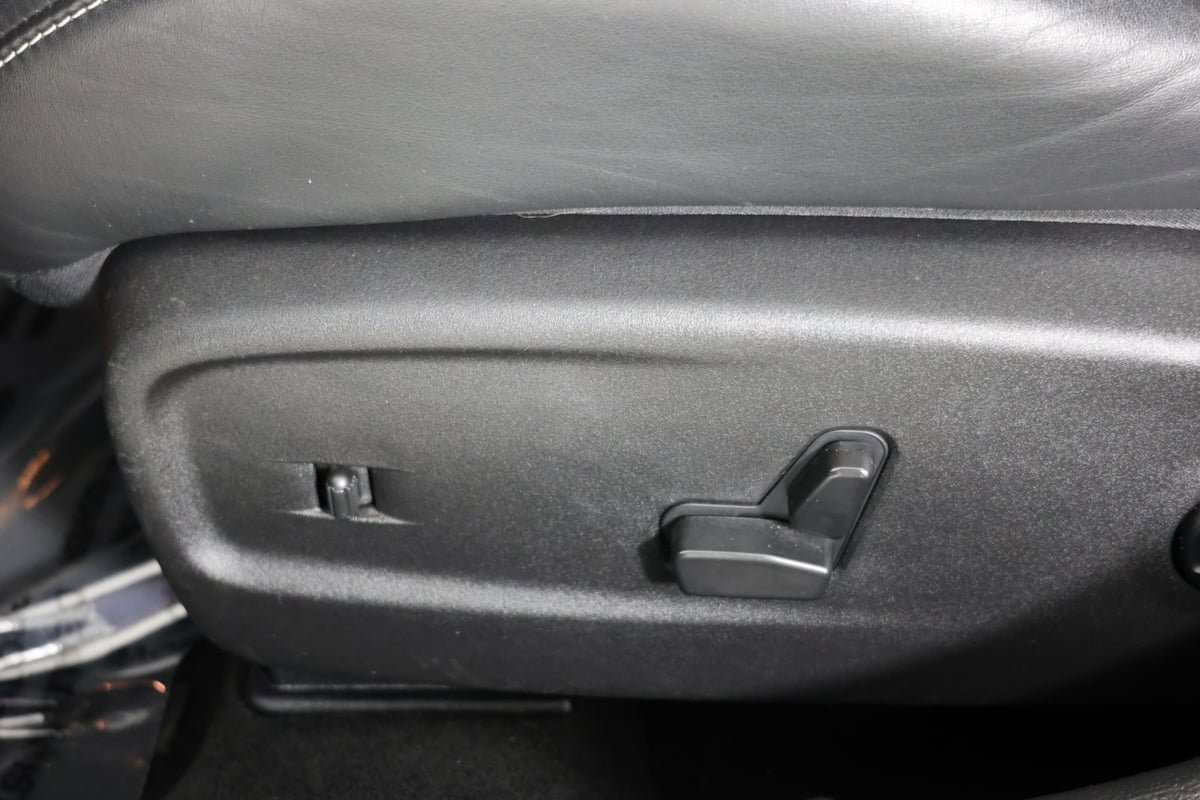 Used 2023 Chrysler 300 C RWD image 25