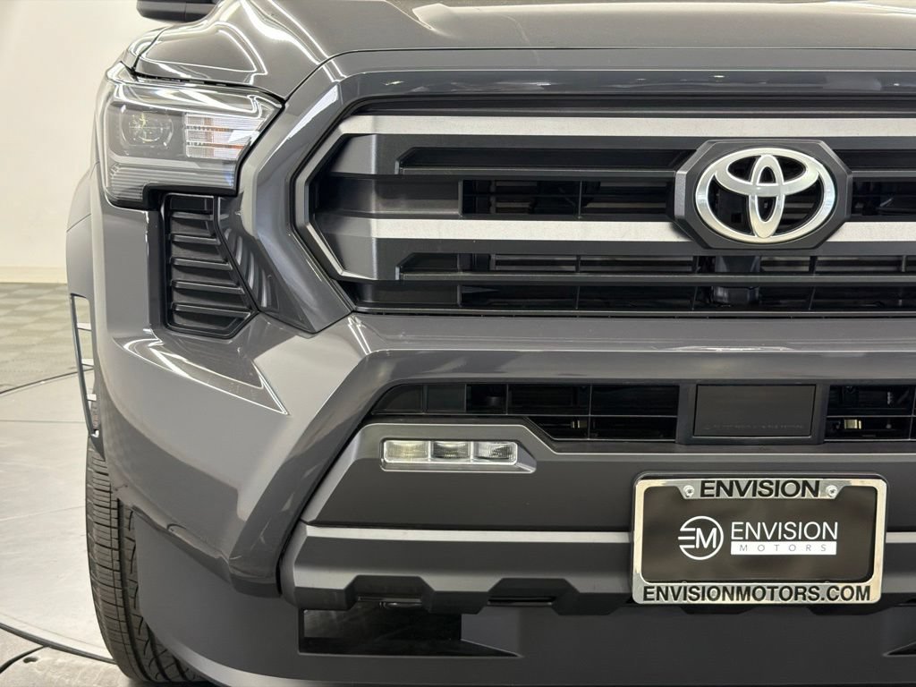 Used 2026 Toyota Tacoma SR5 AWD/4WD image 9