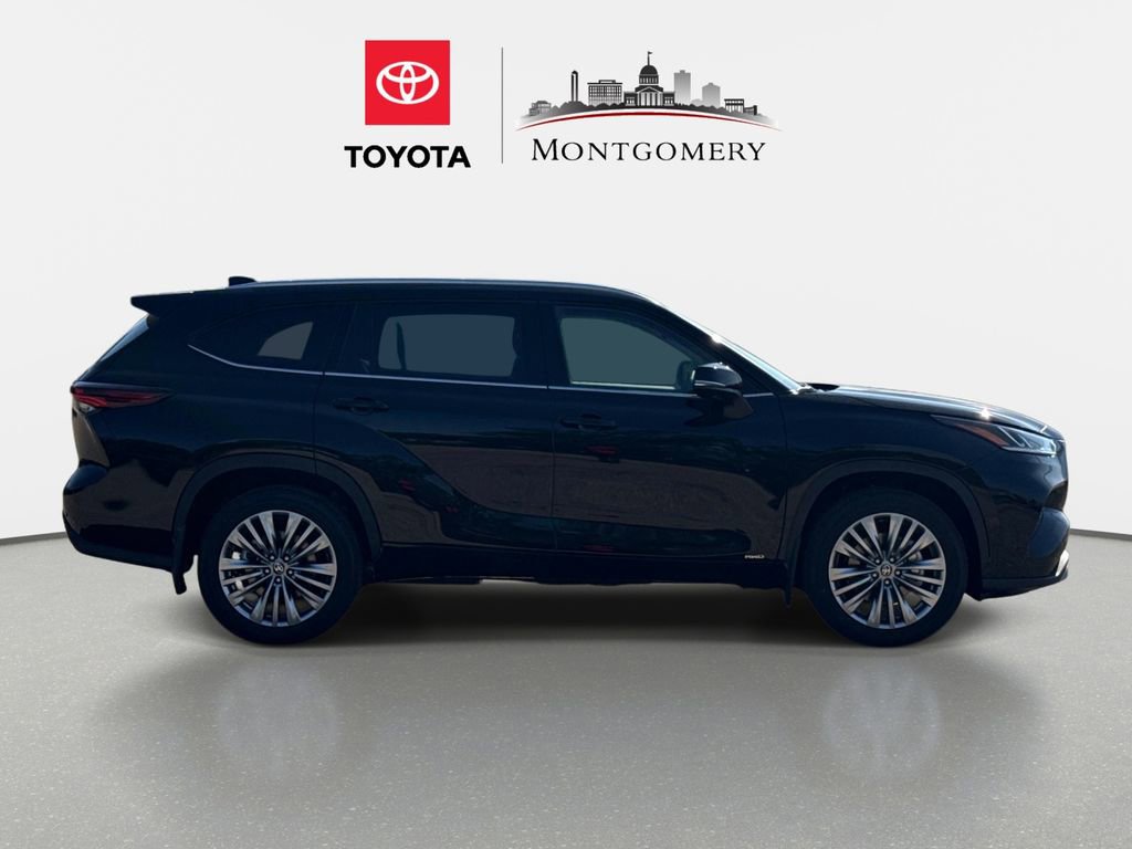 New 2026 Toyota Highlander Platinum image 2