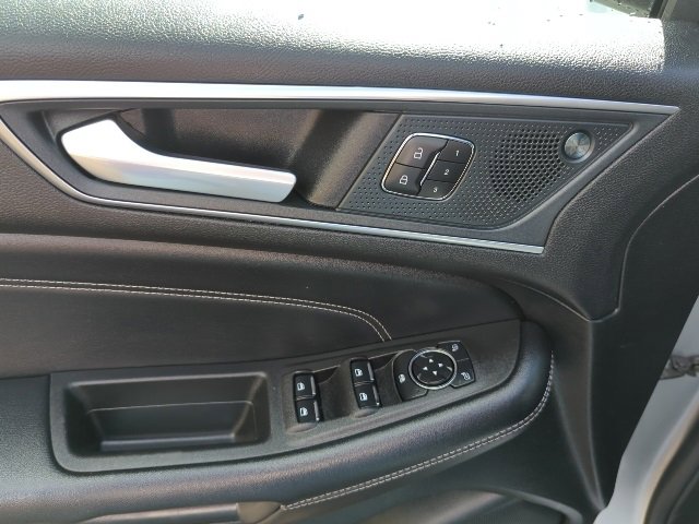 Used 2024 Ford Edge Titanium image 17