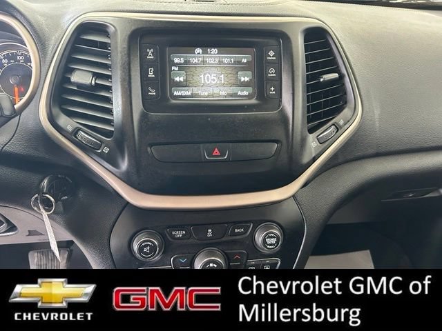 Used 2018 Jeep Cherokee Latitude w/ Altitude Package AWD/4WD image 19