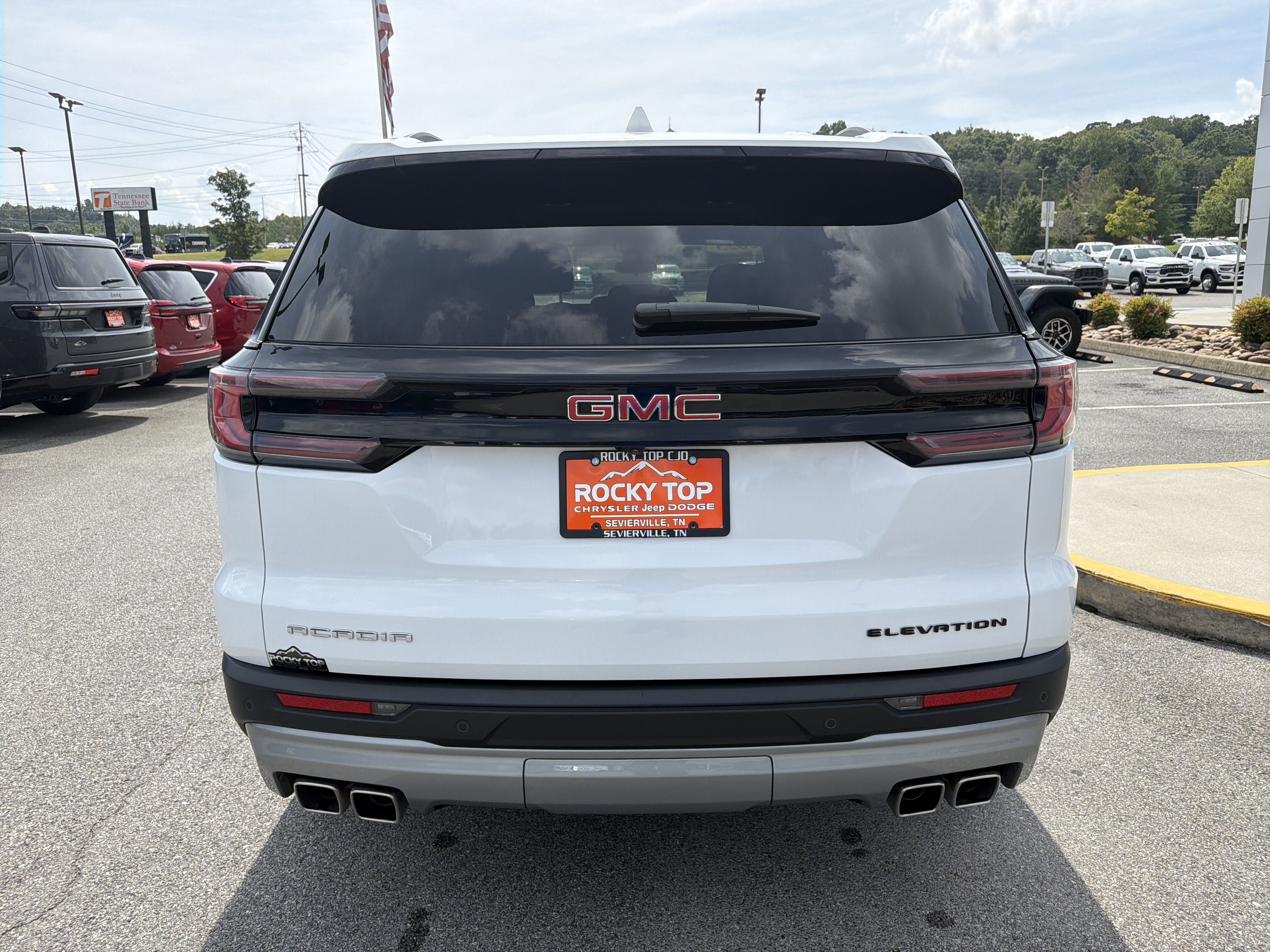 Used 2025 GMC Acadia Elevation FWD image 8