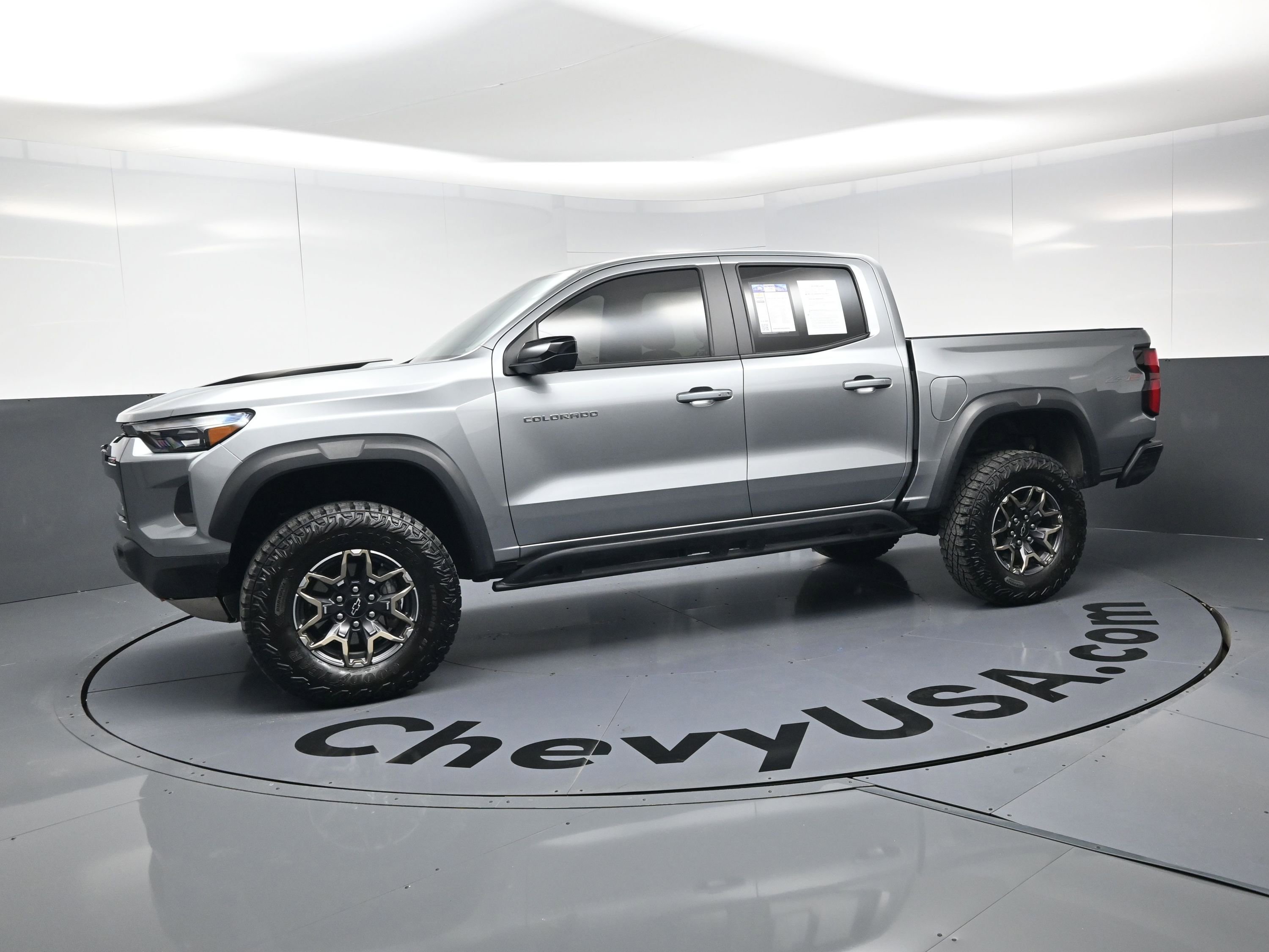 Used 2024 Chevrolet Colorado ZR2 w/ Technology Package image 6
