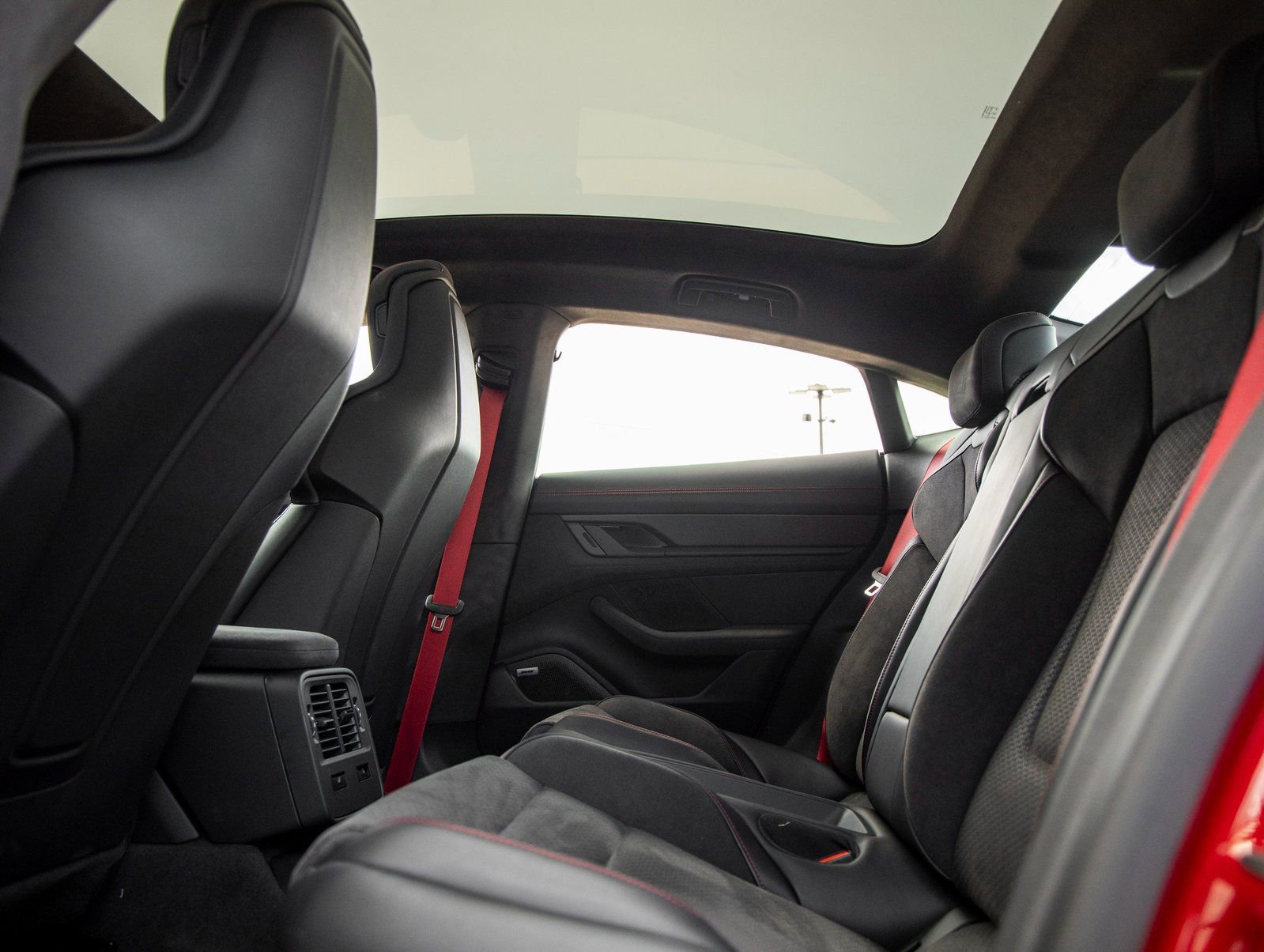 Used 2025 Porsche Taycan GTS image 37