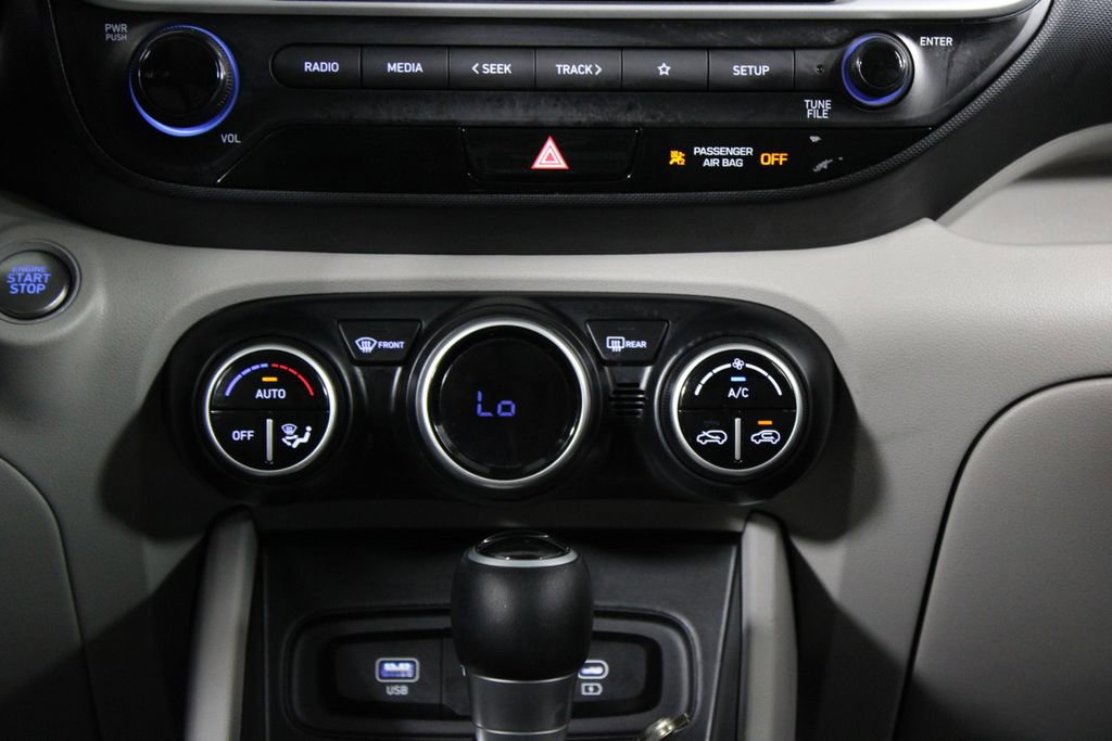Certified 2024 Hyundai Venue SEL FWD image 22