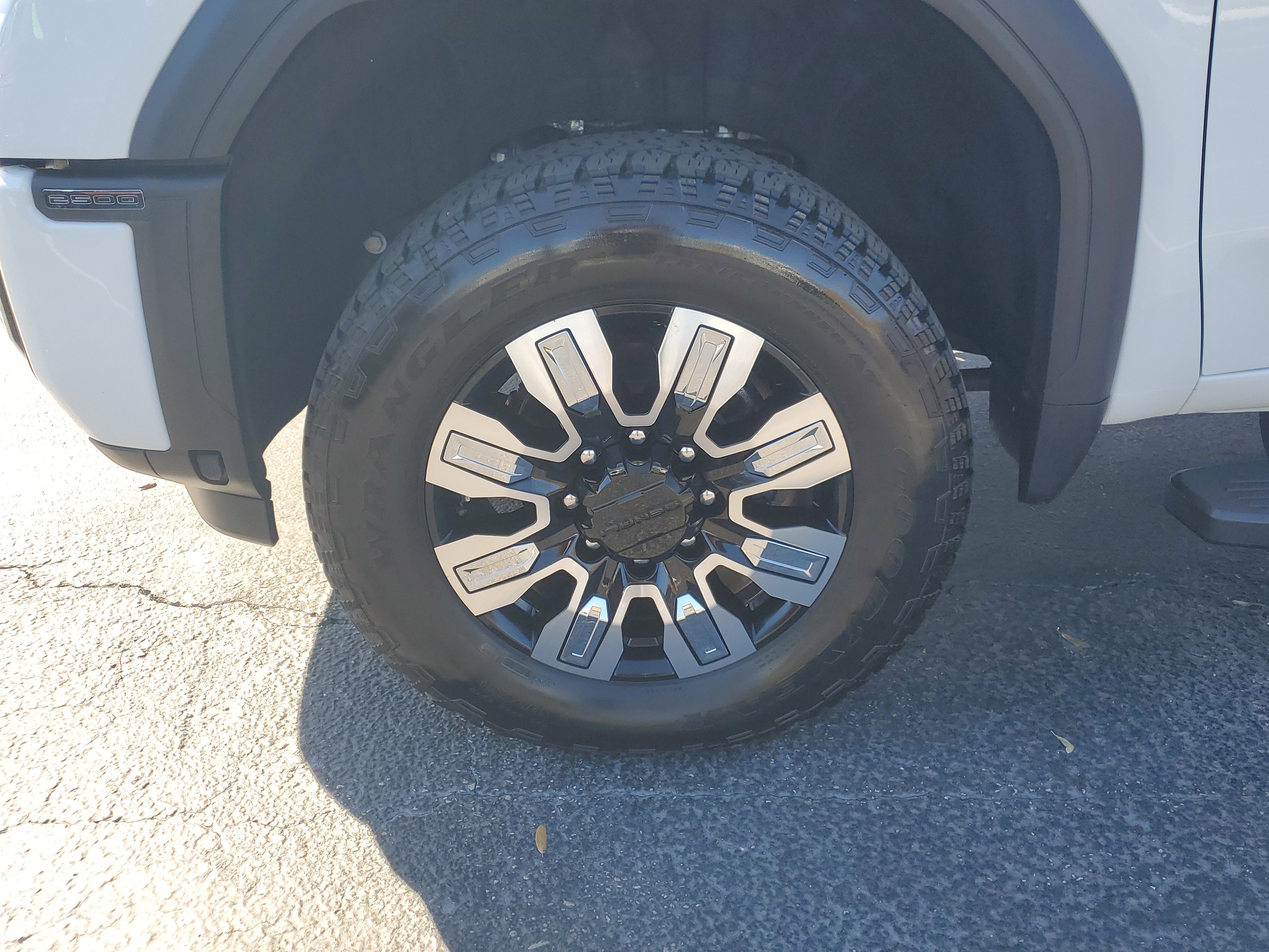 Used 2025 GMC Sierra 2500 Denali w/ Denali Reserve Package image 5