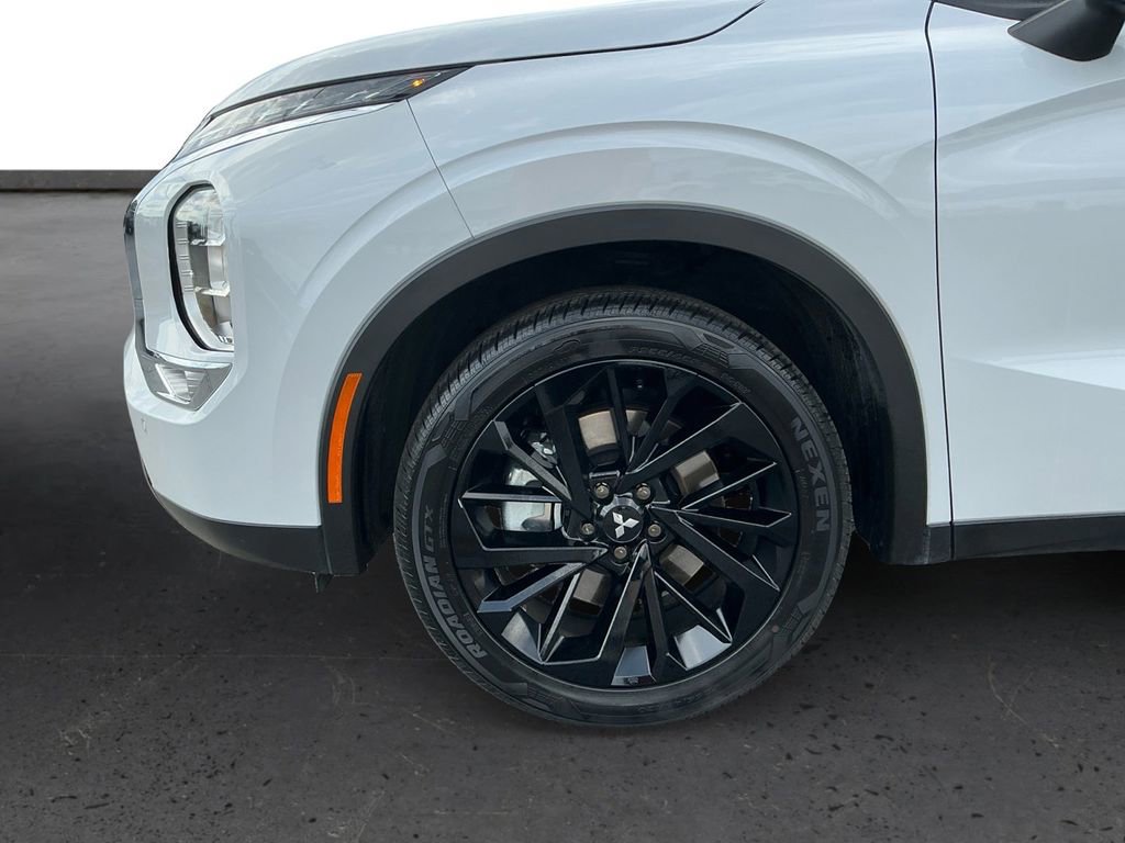 Used 2024 Mitsubishi Outlander SE Black Edition FWD image 13