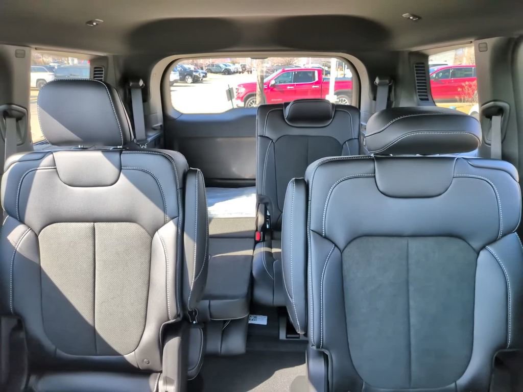 New 2025 Jeep Grand Cherokee L Altitude image 31