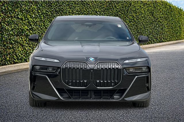 Used 2025 BMW i7 xDrive60 w/ Executive Package AWD/4WD image 9