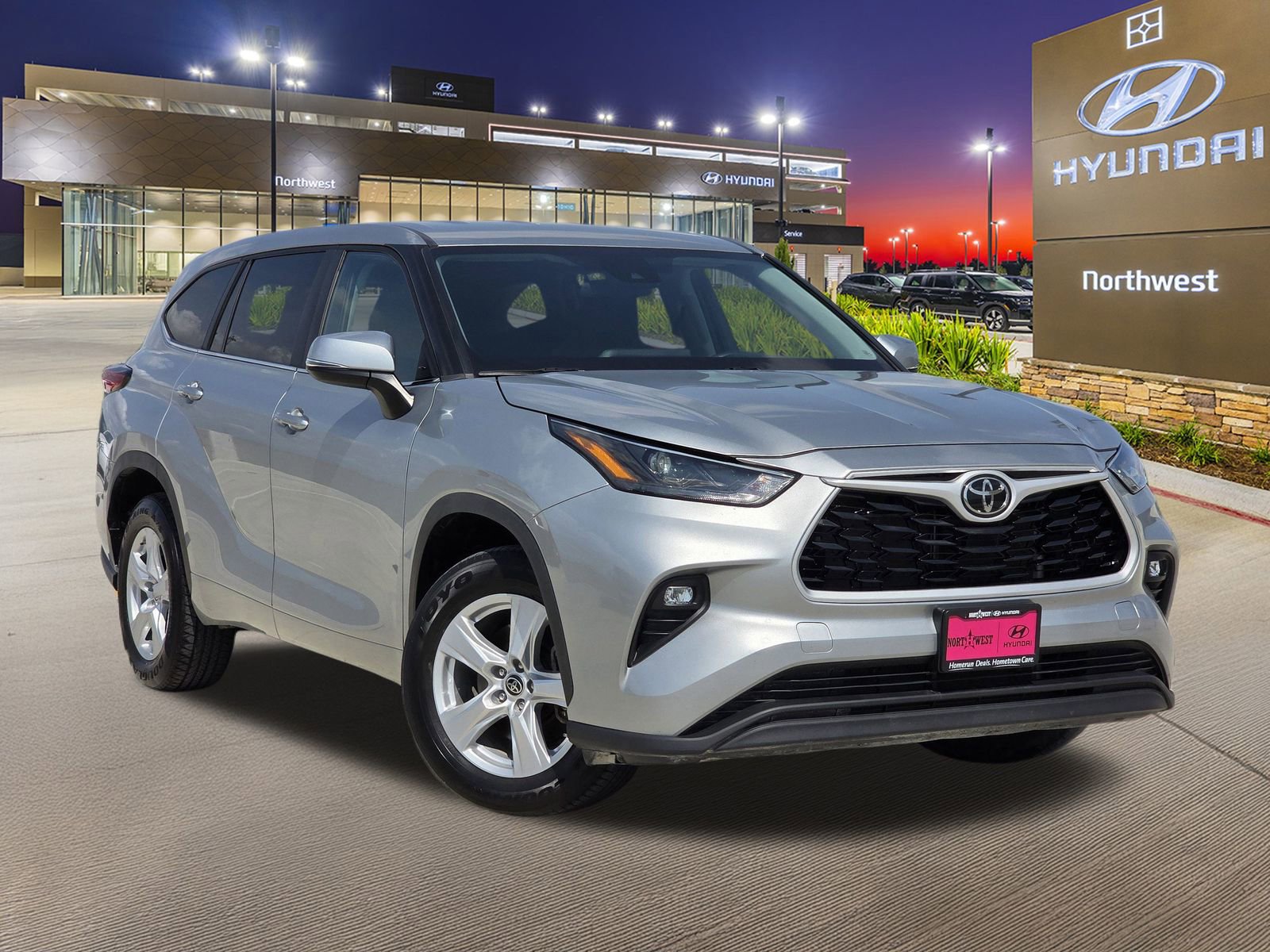 Used 2023 Toyota Highlander L image 3