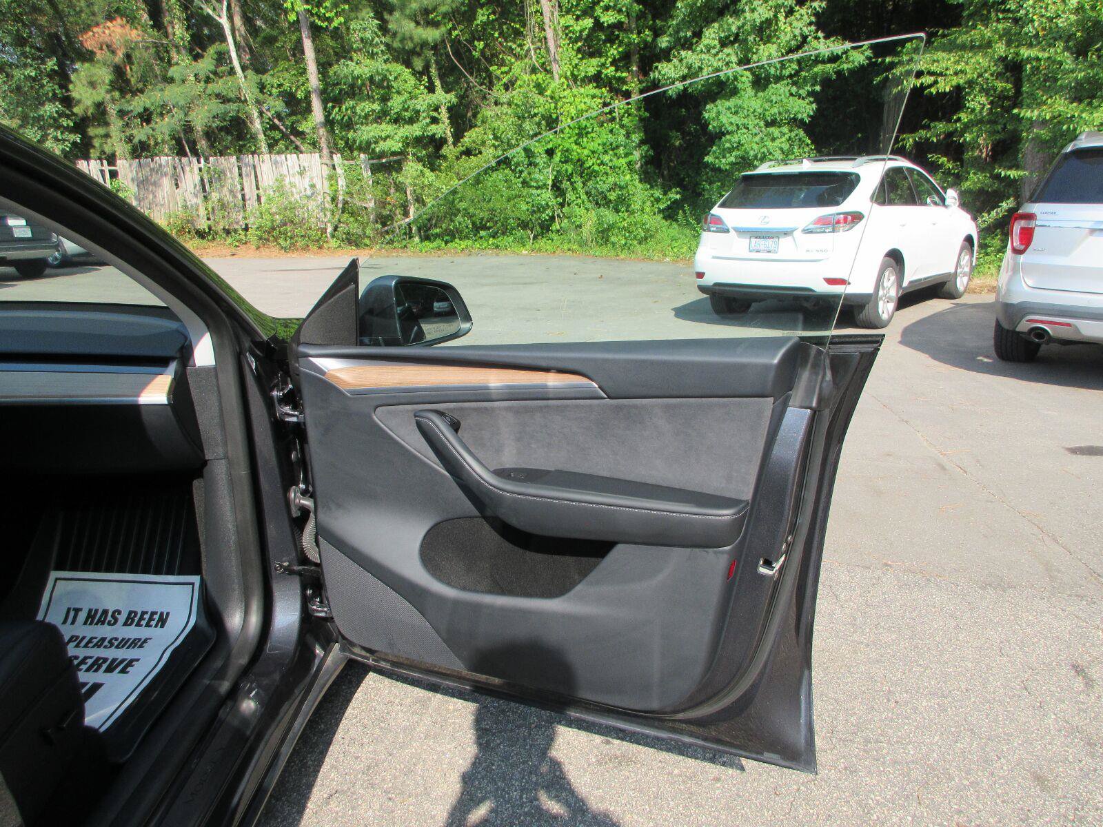 Used 2025 Tesla Model Y Long Range AWD/4WD image 18