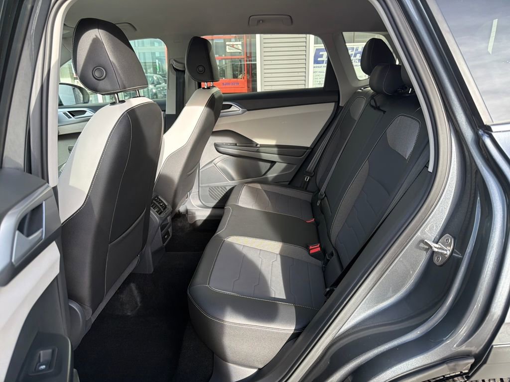 Certified 2025 Volkswagen Taos SE image 14