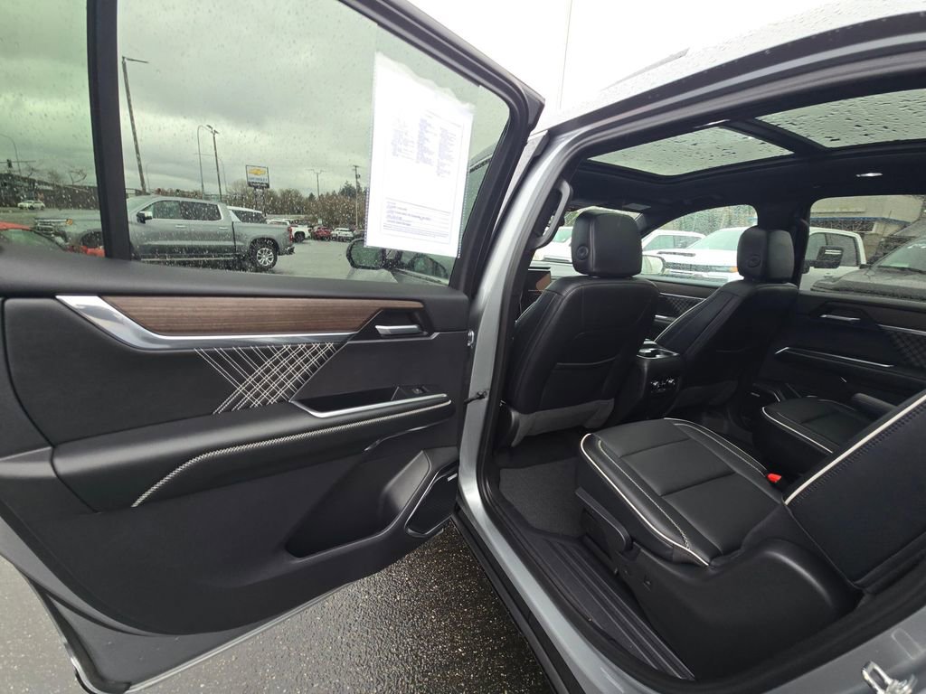 Used 2024 GMC Acadia Denali AWD/4WD image 11