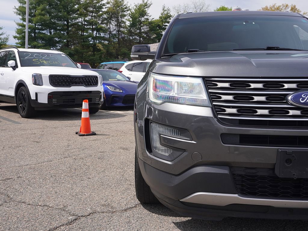 Used 2016 Ford Explorer XLT AWD/4WD image 10