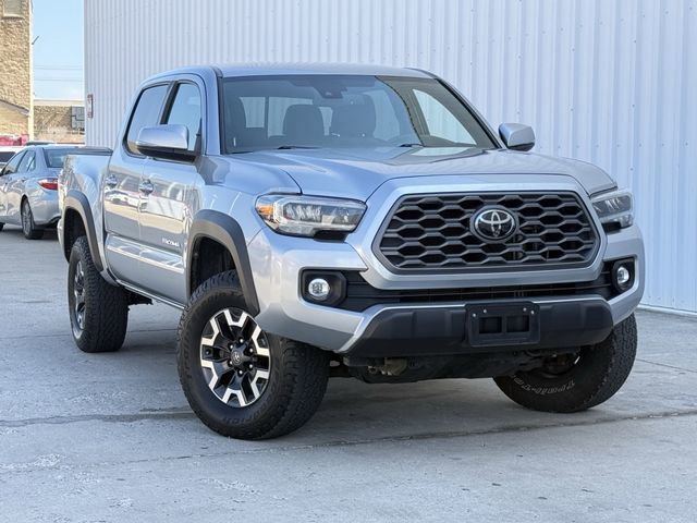Used 2022 Toyota Tacoma TRD Off-Road image 2