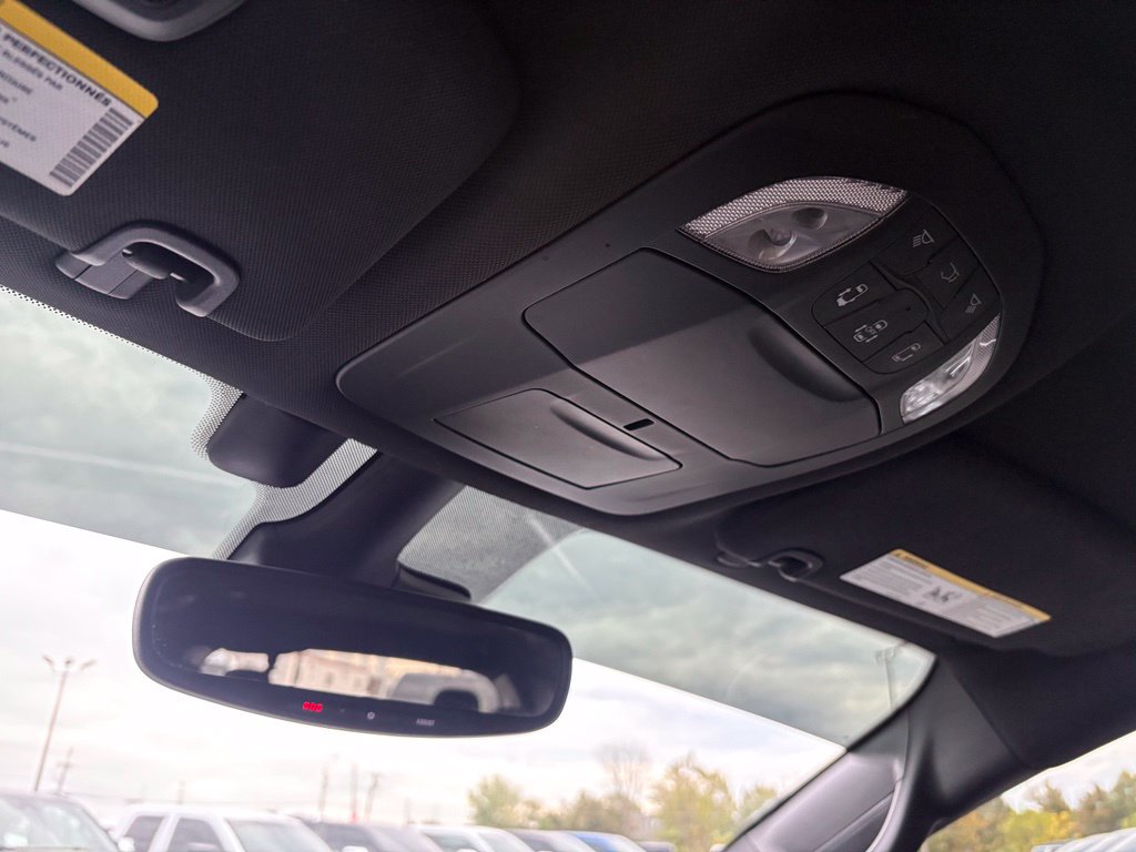 Used 2020 Chrysler Pacifica Touring w/ Advanced Safetytec Group FWD image 23