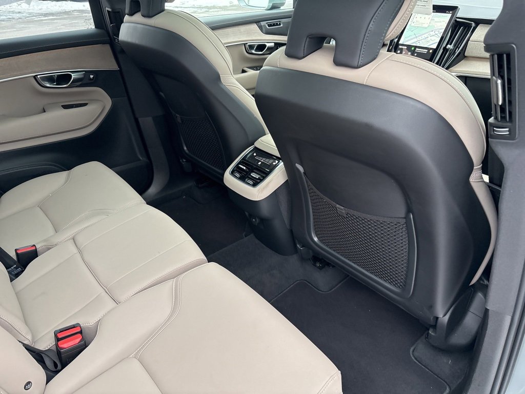 Certified 2025 Volvo XC90 B6 Plus image 46