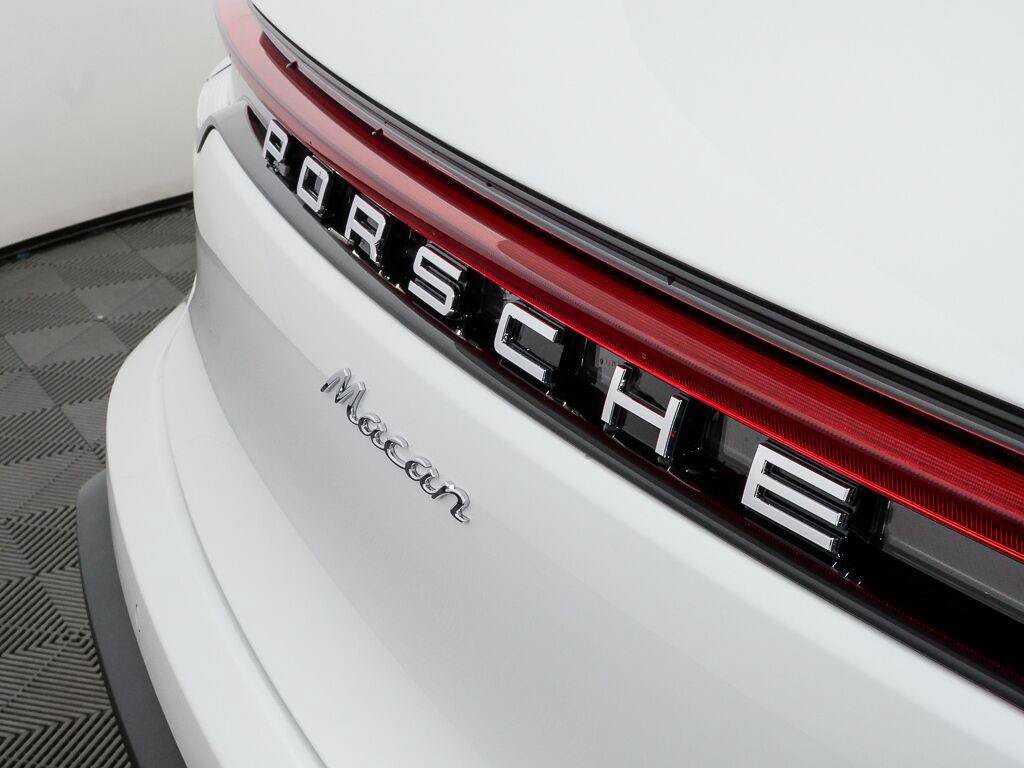 Certified 2026 Porsche Macan Turbo AWD/4WD image 37