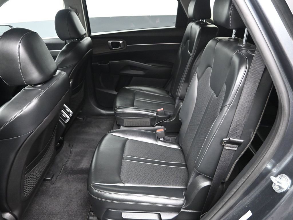 Certified 2021 Kia Sorento EX w/ Panoramic Sunroof Package FWD image 17