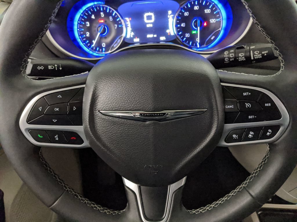 Used 2024 Chrysler Pacifica Touring-L FWD image 12