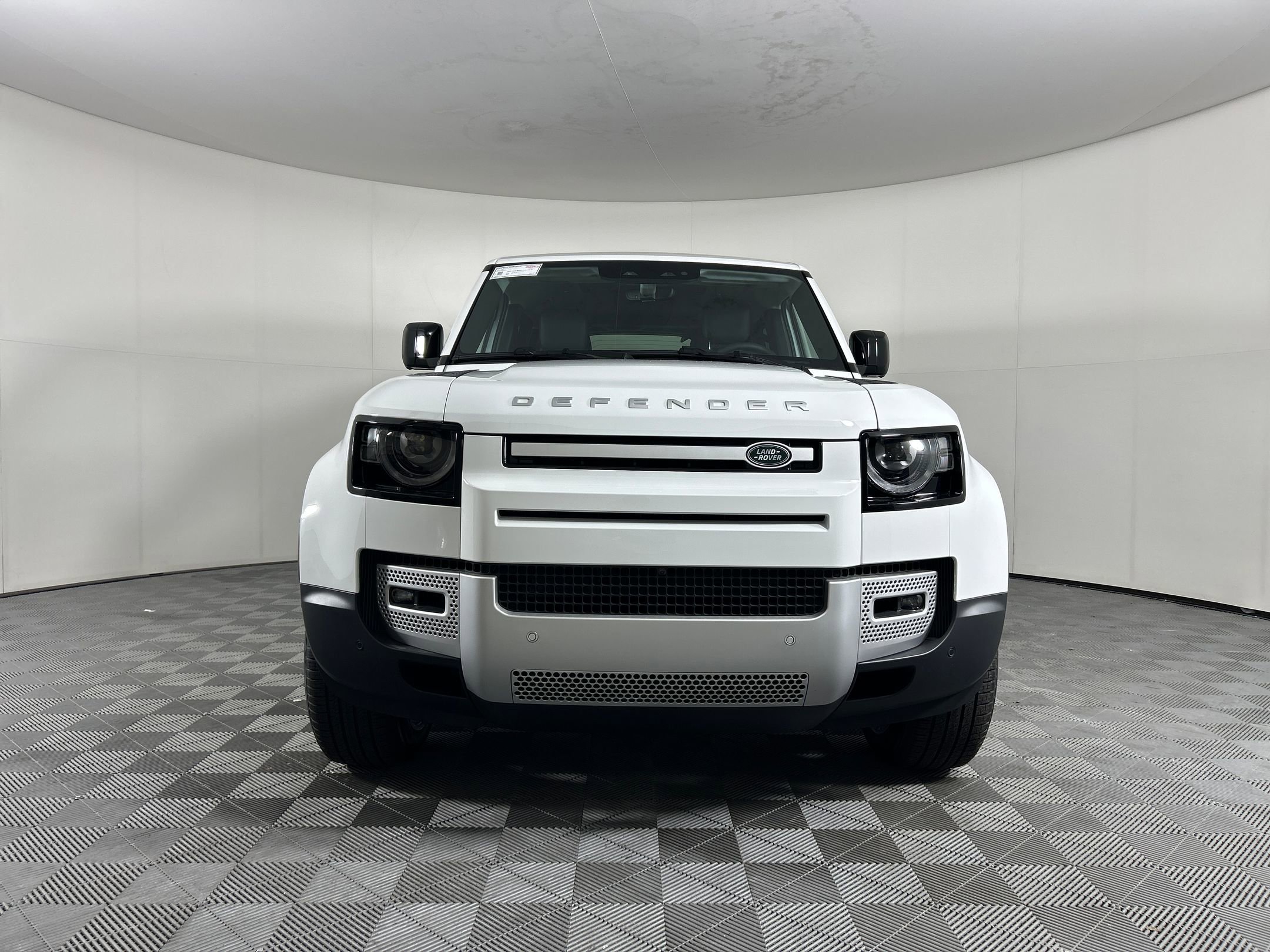 New 2025 Land Rover Defender 130 S image 5