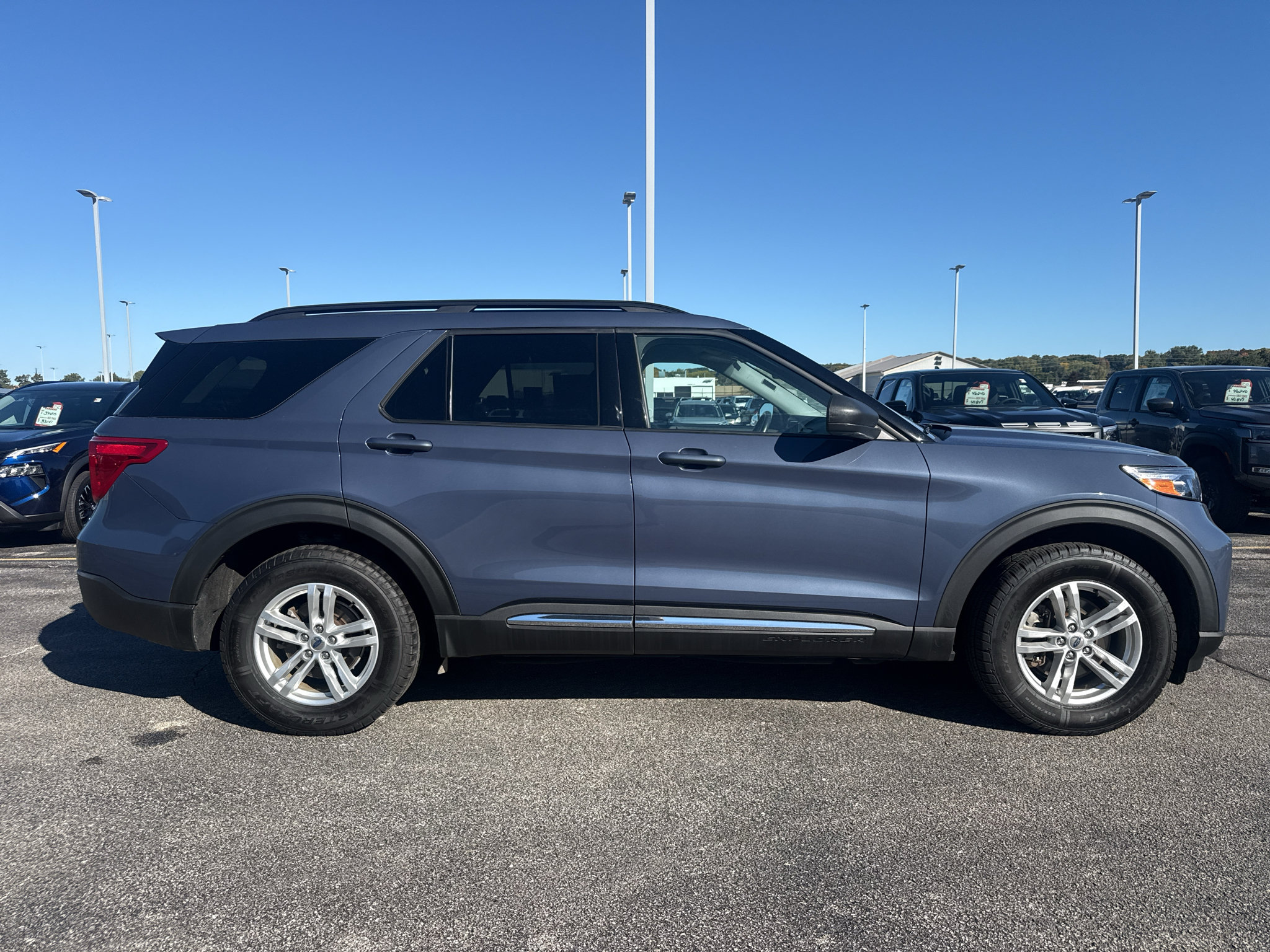 Used 2021 Ford Explorer XLT w/ Equipment Group 202A AWD/4WD image 18