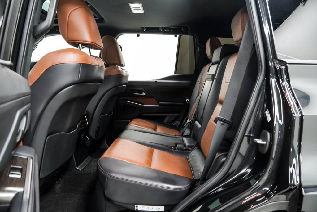 Used 2024 Lexus GX 550 w/ Accessory Package (2T) AWD/4WD image 18