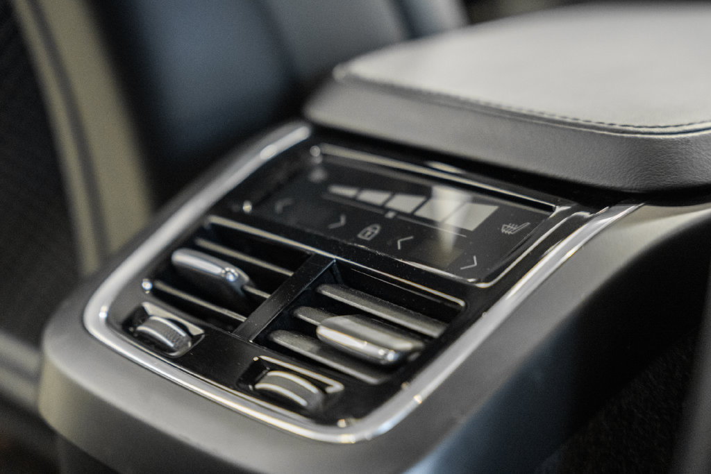 Used 2024 Volvo XC90 B6 Plus AWD/4WD image 31
