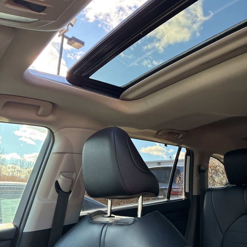 Used 2022 Toyota Highlander XLE image 8