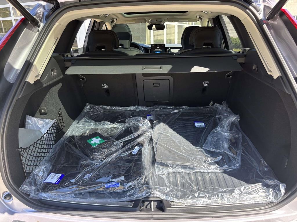 New 2026 Volvo XC60 B5 Ultra w/ Protection Package Premier image 9