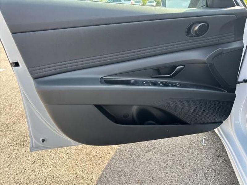 New 2025 Hyundai Elantra SEL image 16