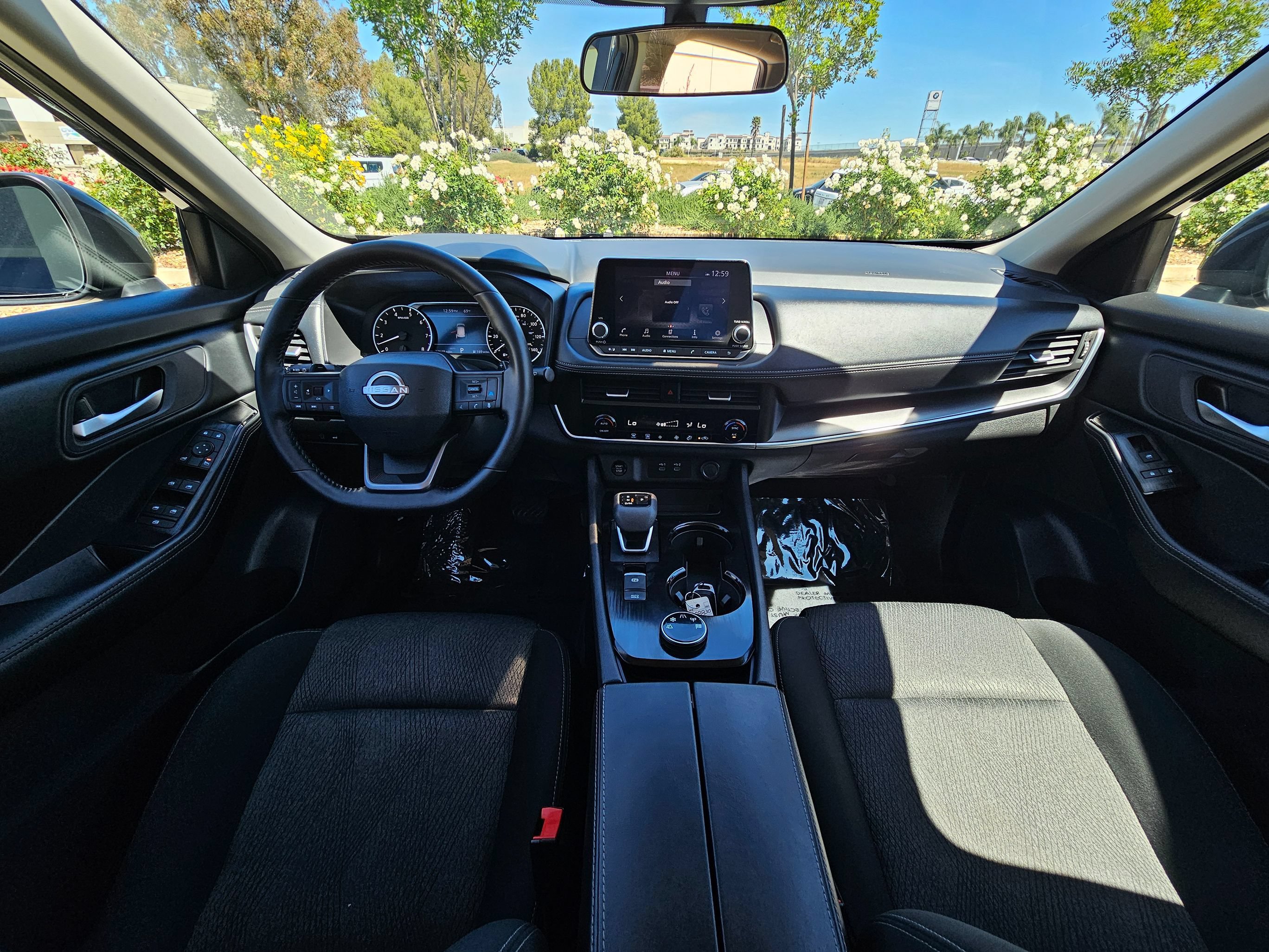 Used 2025 Nissan Rogue SV AWD/4WD image 21