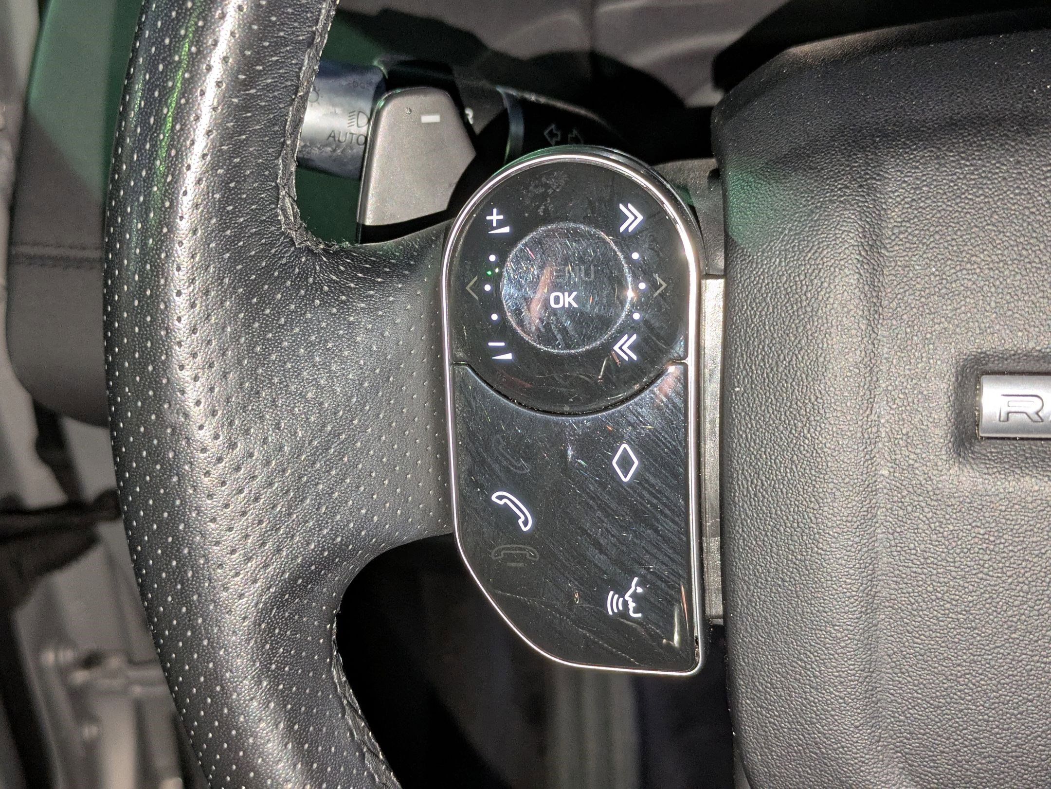 Used 2020 Land Rover Range Rover Evoque R-Dynamic SE image 13