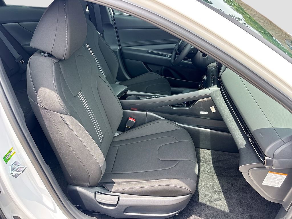 New 2025 Hyundai Elantra SEL image 27