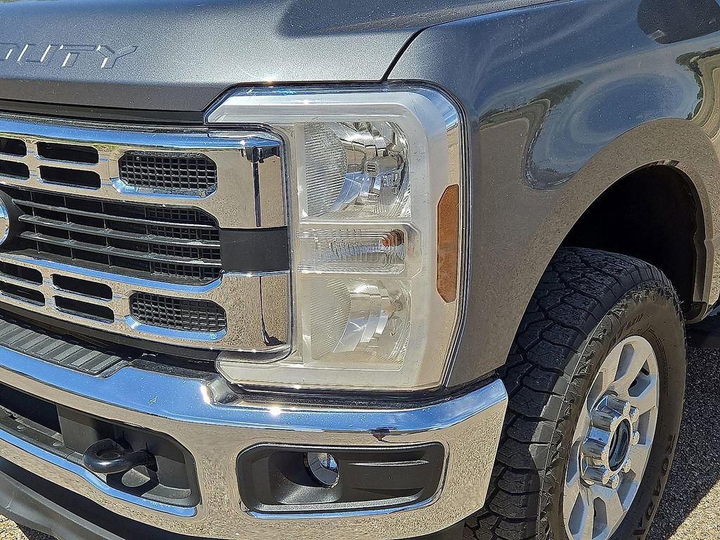 Used 2024 Ford F250 XLT AWD/4WD image 9