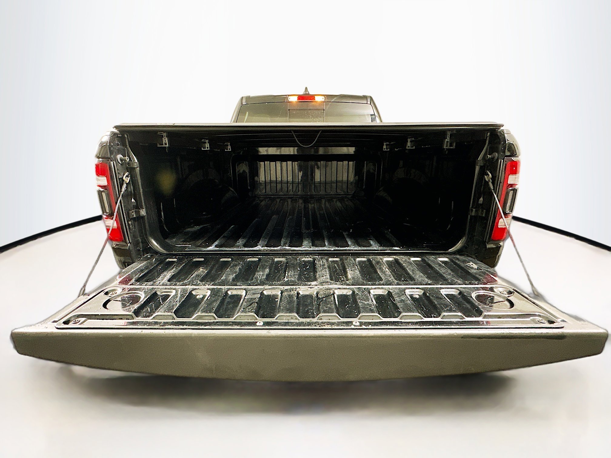 Used 2019 RAM 1500 Laramie RWD image 30