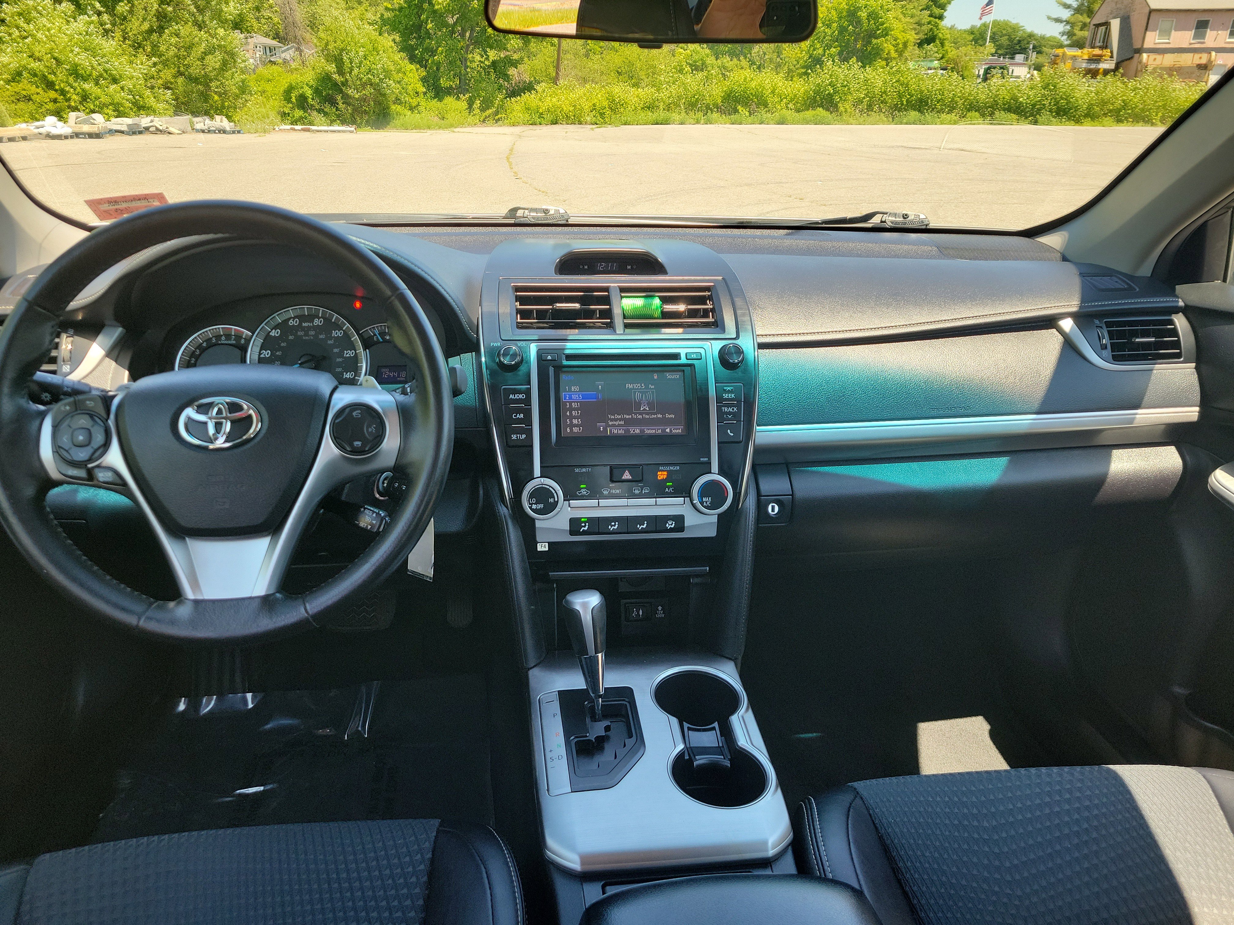Used 2014 Toyota Camry SE FWD image 18