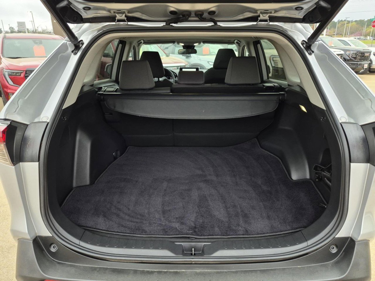 Used 2023 Toyota RAV4 XLE w/ Convenience Package image 9