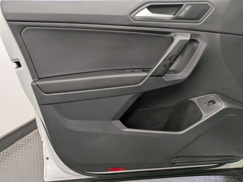 Used 2019 Volkswagen Tiguan SEL w/ 3rd Row Seat Package image 9