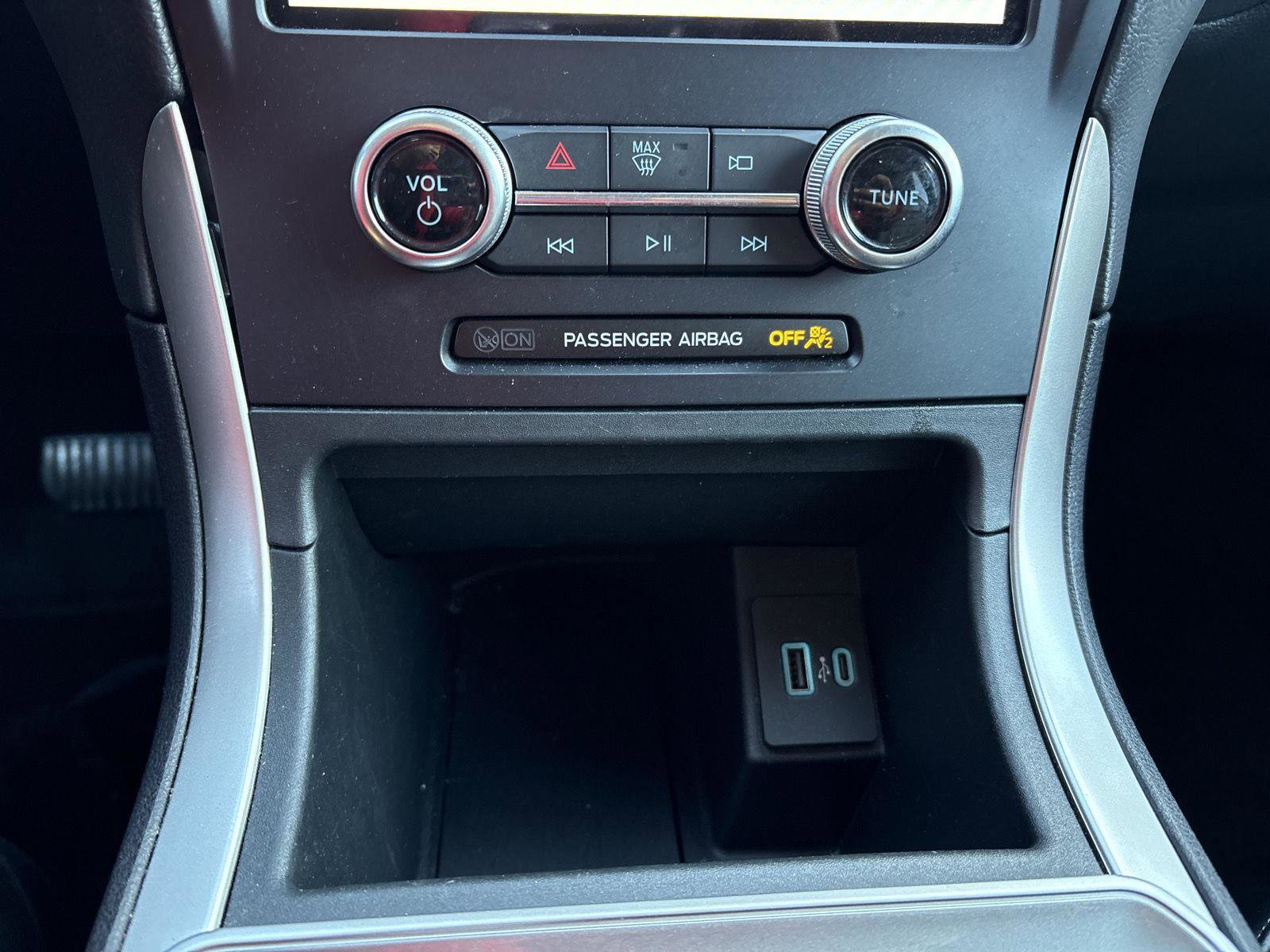 Used 2024 Ford Edge SEL image 16