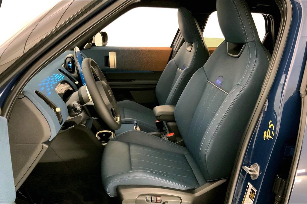 Certified 2025 MINI Cooper Countryman SE w/ Comfort Package Max image 13