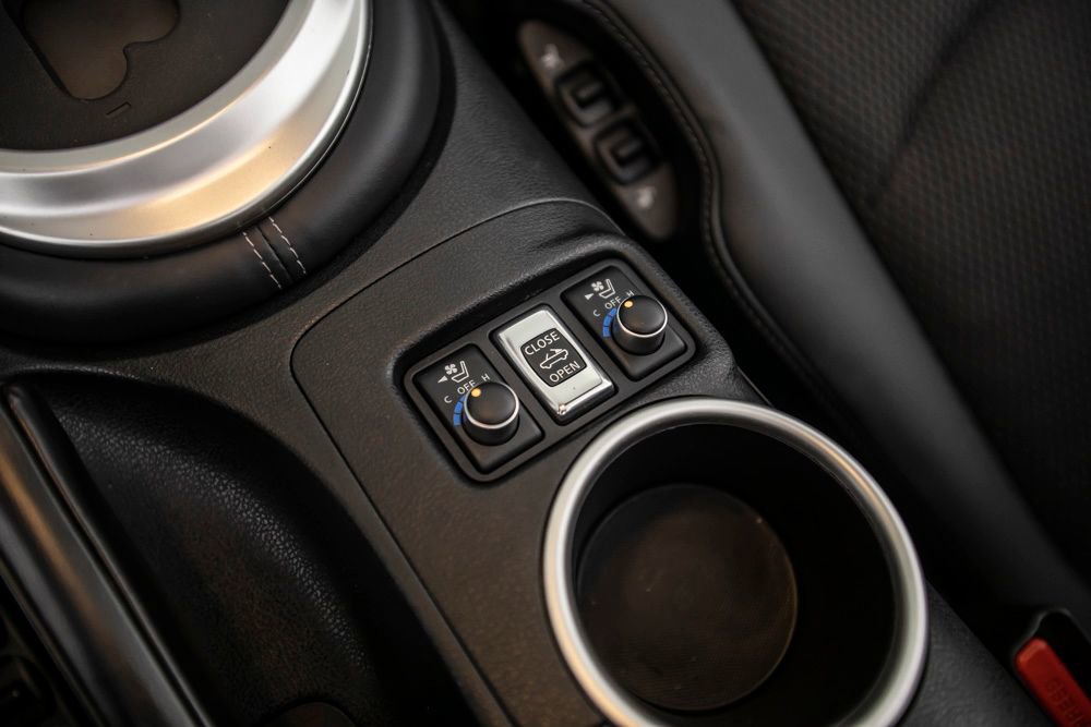 Used 2018 Nissan 370Z Touring image 38