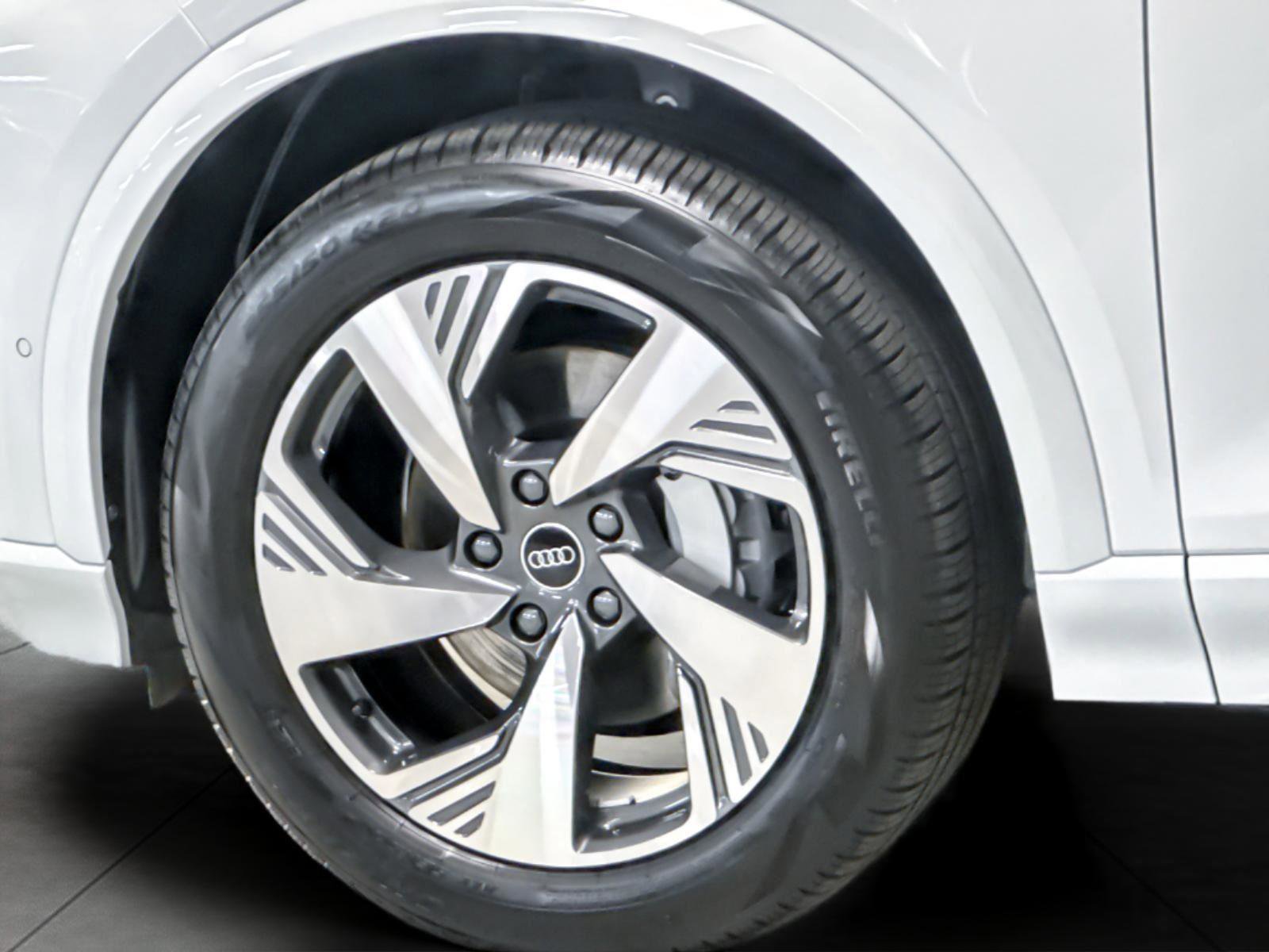 New 2025 Audi Q6 e-tron Premium Plus image 25