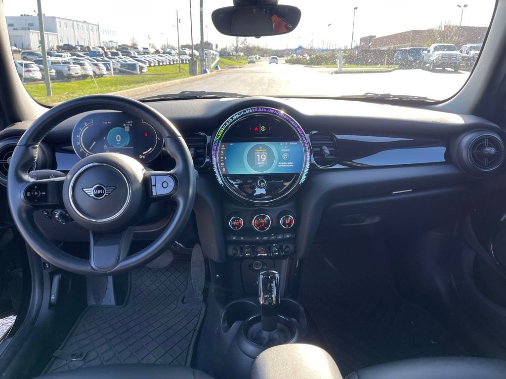 Used 2022 MINI Cooper 4-Door Hardtop image 9