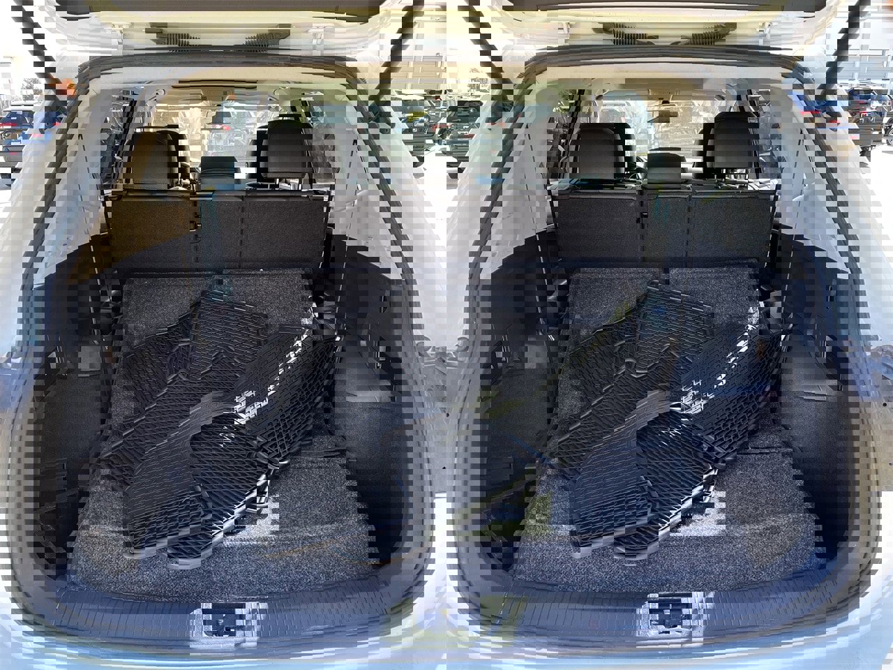 Used 2018 Volkswagen Tiguan SEL image 28