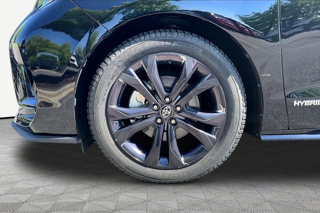 Used 2021 Toyota Sienna XSE w/ XSE Plus Package FWD image 25