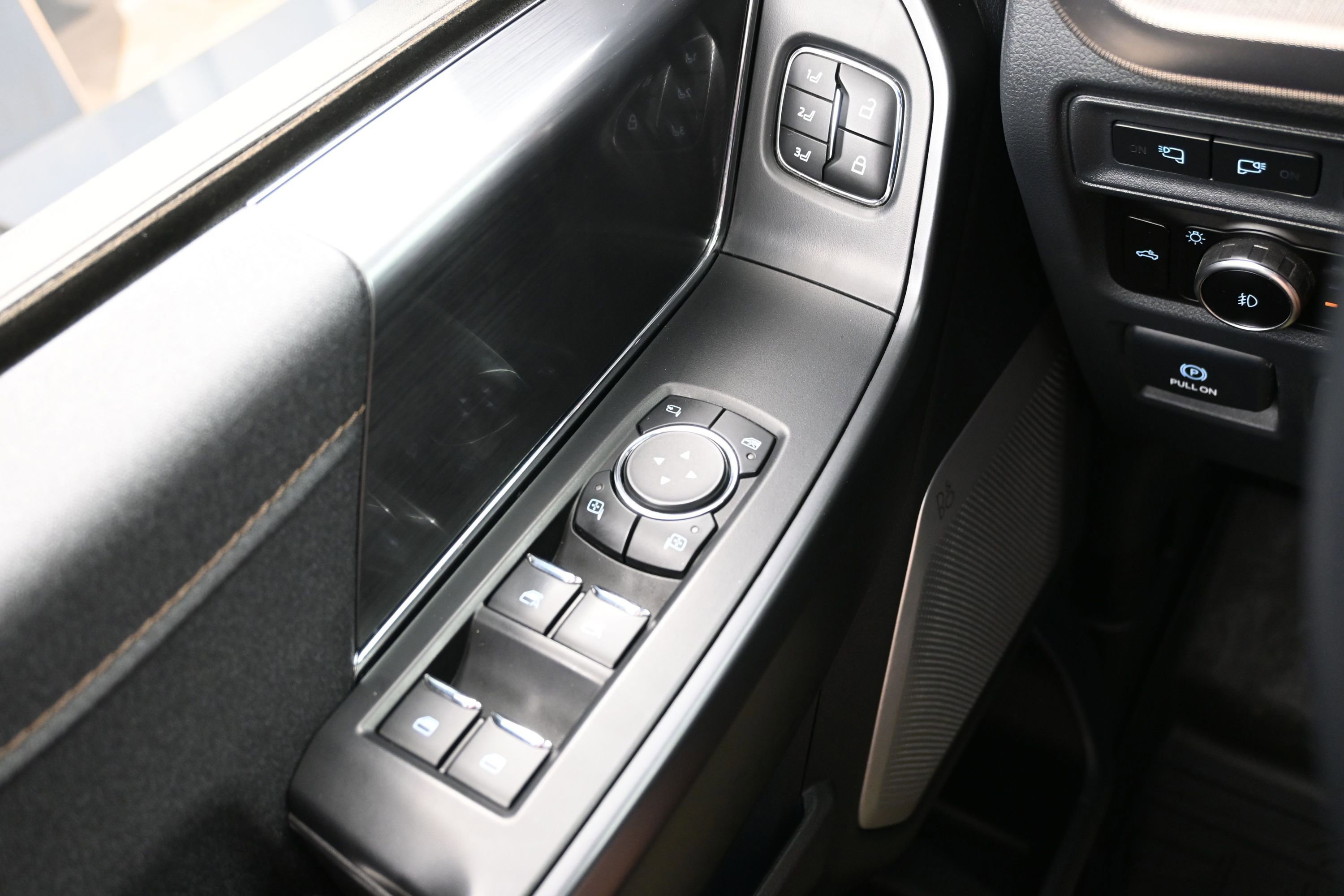 Used 2023 Ford F150 Raptor AWD/4WD image 25